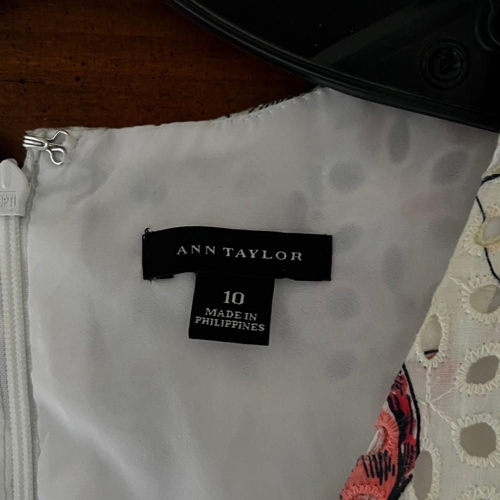 Ann Taylor Cream Floral print Midi Dress- size 10 fit and flair excellent - Picture 2 of 14